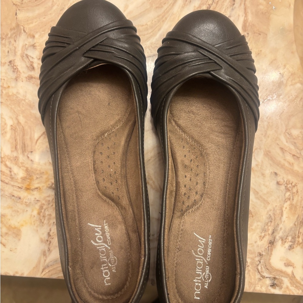Natural Soul Women's Dark Brown Flats